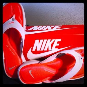 ❤️ Nike flip flops ❤️ Public Sale today!! 🎊